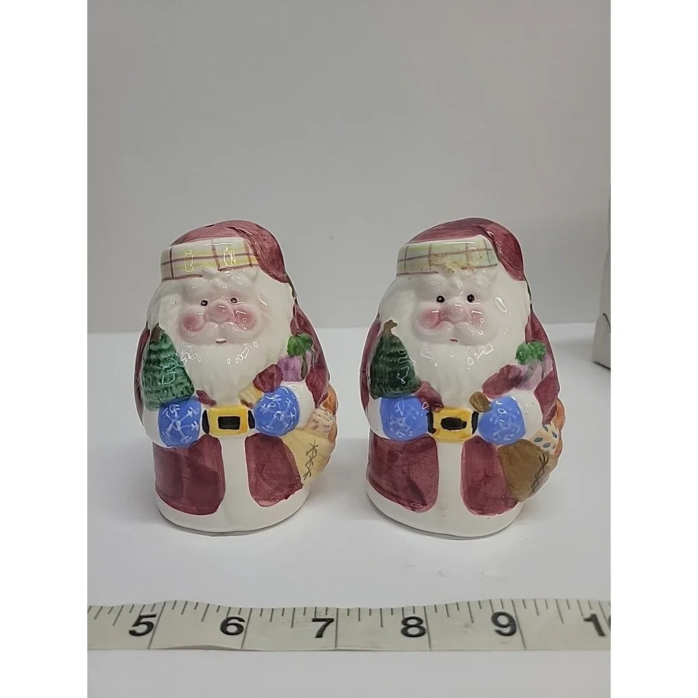 Ceramic Santa Salt And Pepper Shakers‎